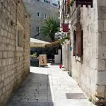 Apartment And Kudelik Centar Trogir