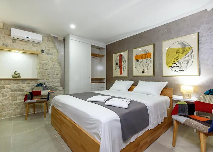 And Kudelik Centar * トロギール