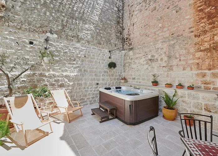 And Kudelik Centar トロギール