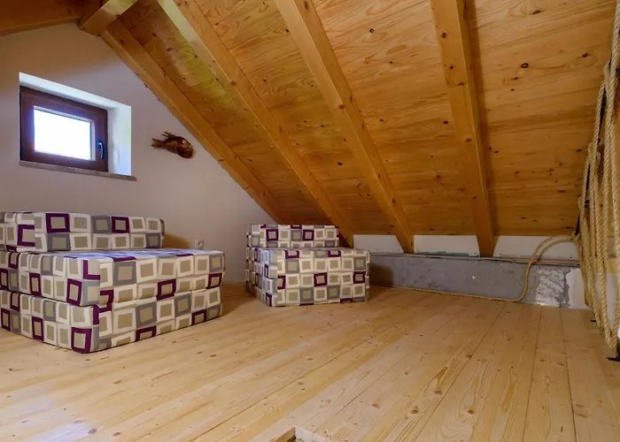 And Kudelik Centar * トロギール